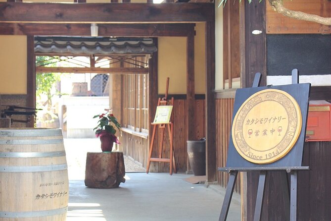 Osaka Wine Walking Tour: Japan’s Oldest Winery Historic town - Ending at the Katashimo Winery Museum Café and Bar for three Osaka wines