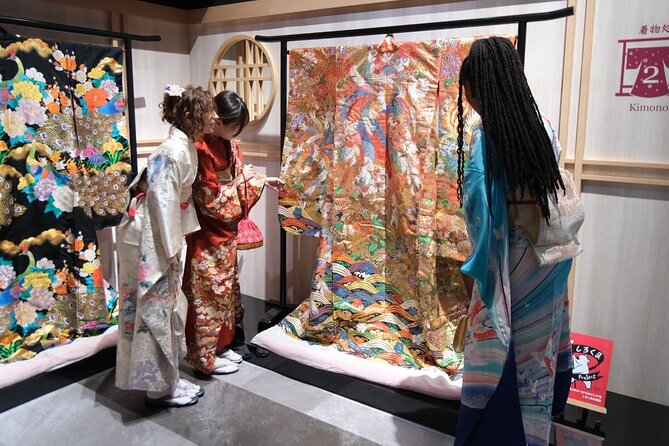 Premium Kimono Dressing, Tea Ceremony, Calligraphy, Samurai show - Tea ceremony: calm ritual, with a small guided structure