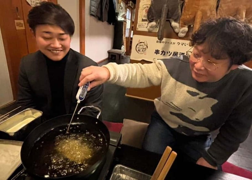 Purrrrfect Osaka Cook'n'eats - Okonomiyaki making: building the pancake with Osaka method