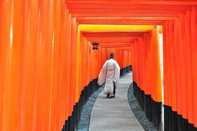 Sagano Romantic Train & Arashiyama, Kiyomizudera, Fushimi Inari Taisha Day Tour - Fushimi Inari Taisha: torii gates, fox statues, and the right way to walk it