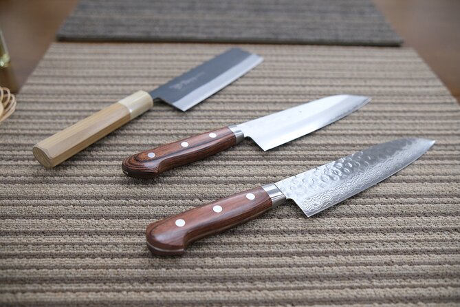 Sakai - Knife Factory and Craft Walking Tour - The guide factor: how experiences can differ