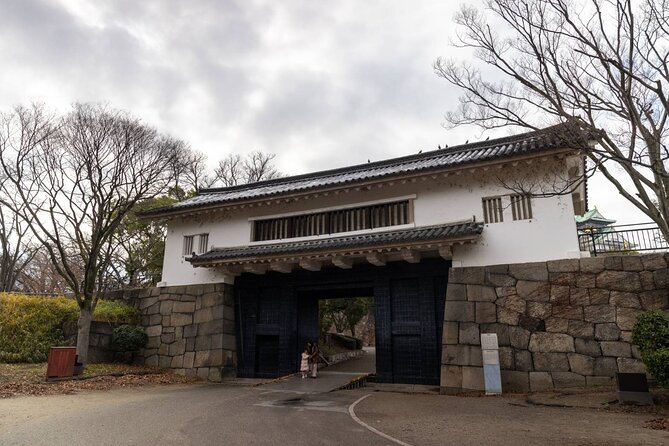 Samurai-specific Osaka Castle Guides Private tours in armor Photo - Who should book Samurai Honor, and who should skip it
