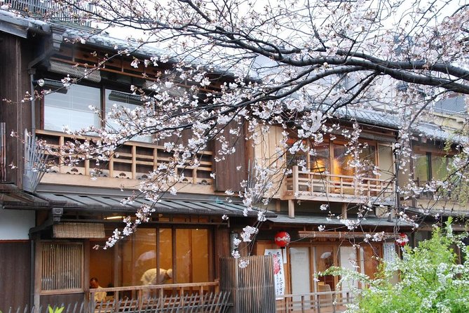 Shared Arrival Transfer: Osaka Itami Airport to Kyoto City - Key Points at a Glance