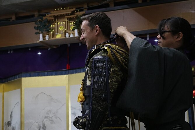 To war, let's go to battle!Samurai Sword cutting & Armor shooting - Samurai armor and the helmet photo you will actually want